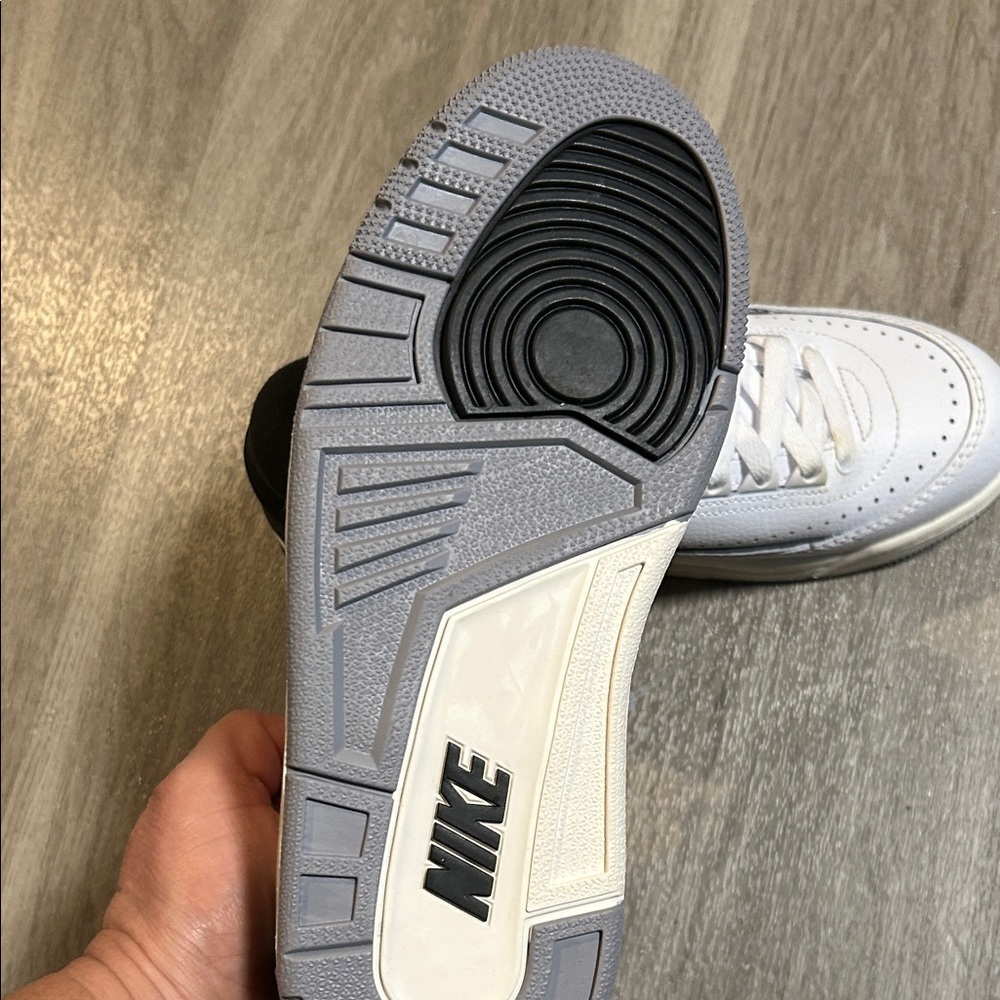 Jordan Boys White and Black Sneakers - Picture 7 of 10